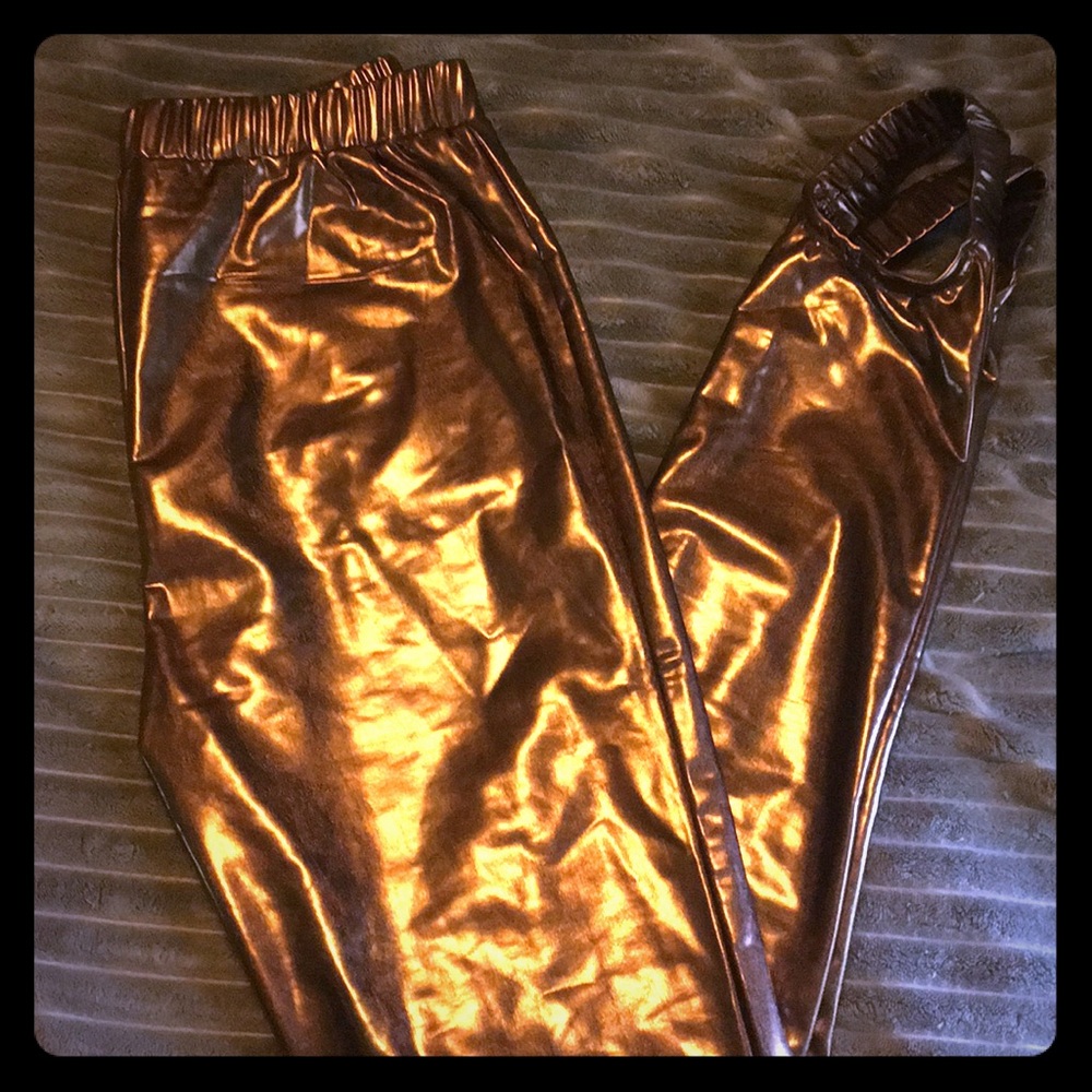 Metallic leggings 😎😎😎